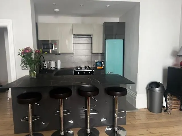 Elegant Brighton Retreat With Private Parking & Garden Appartement Verenigd Koninkrijk