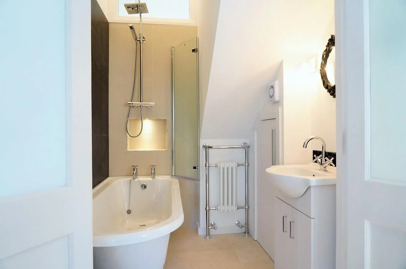Elegant Brighton Retreat With Private Parking & Garden Appartement 0*,