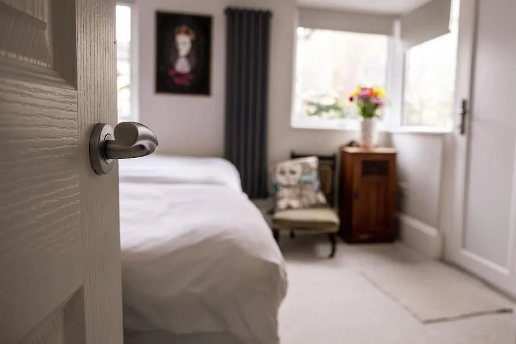 Elegant Brighton Retreat With Private Parking & Garden Apartment
