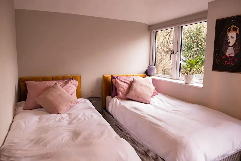 Elegant Brighton Retreat With Private Parking & Garden Apartment United Kingdom