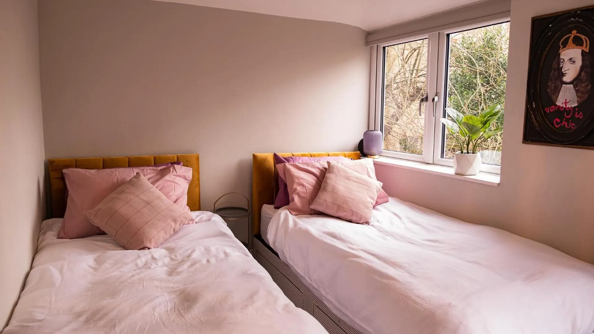 Elegant Brighton Retreat With Private Parking & Garden Apartment 0*,  United Kingdom