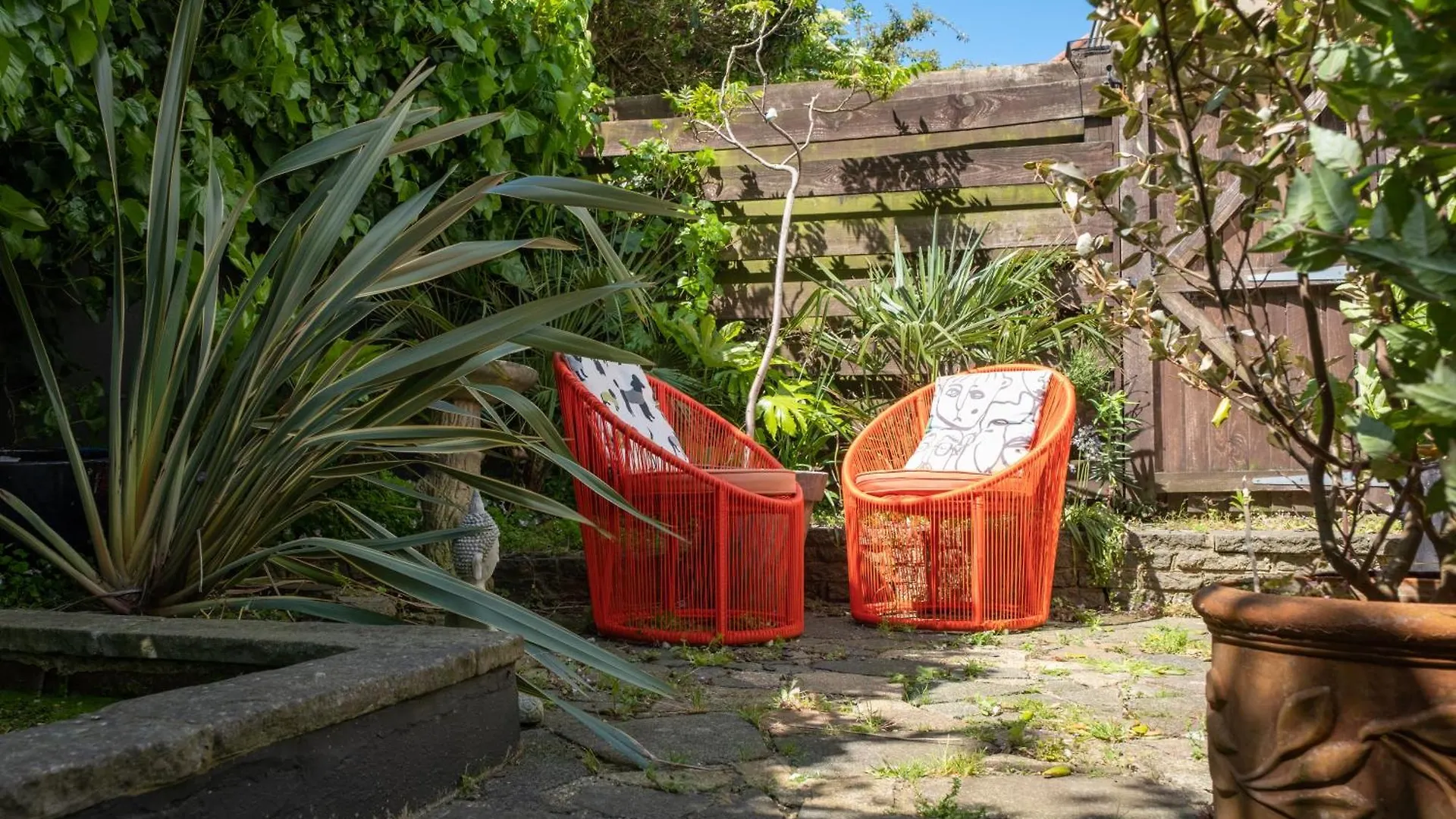 Elegant Brighton Retreat With Private Parking & Garden Apartment